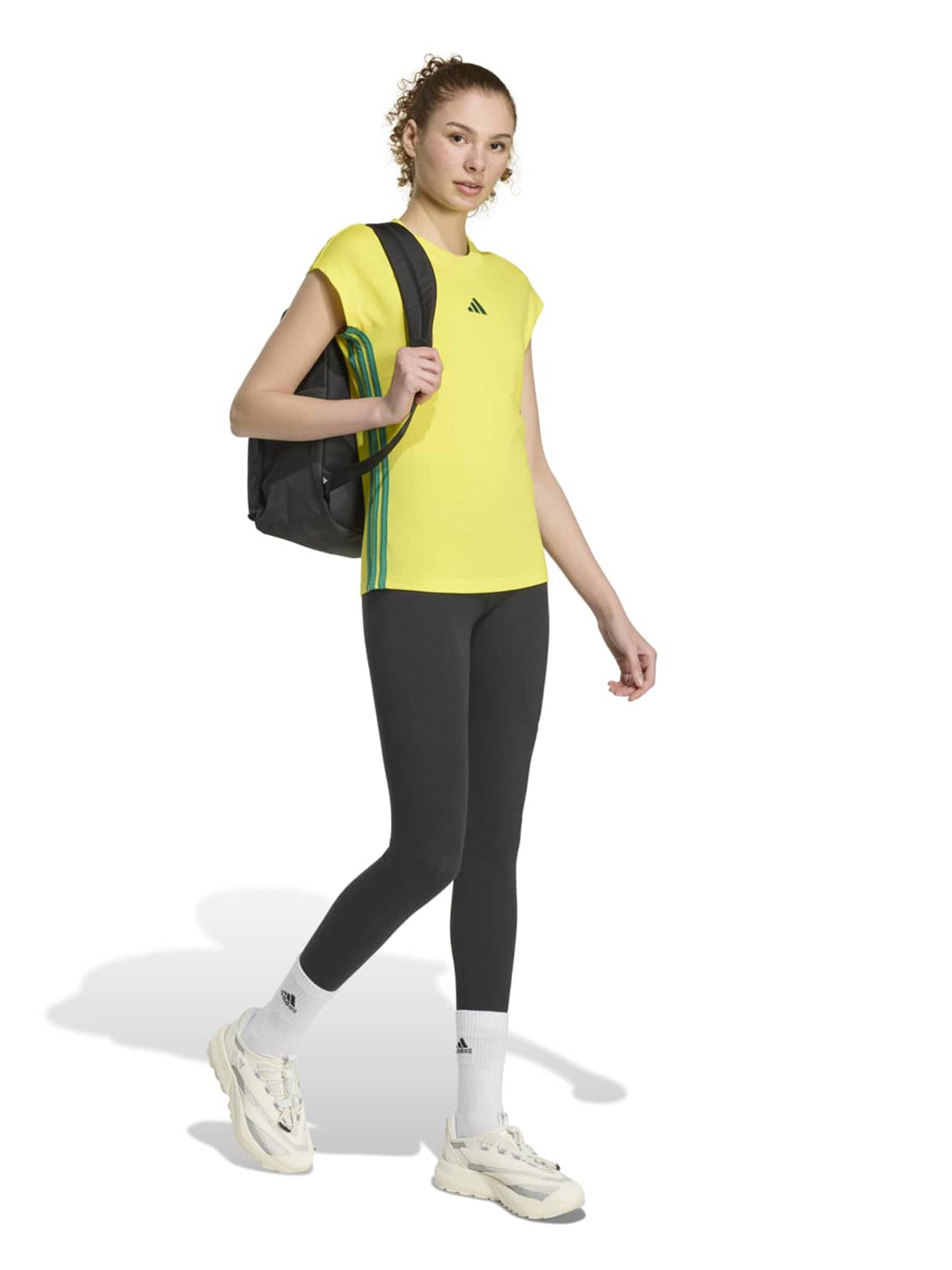 T-shirt fonctionnel ADIDAS SPORTSWEAR en jaune