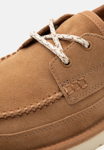 UGG - Mocasines 'Deckmel' en marrón