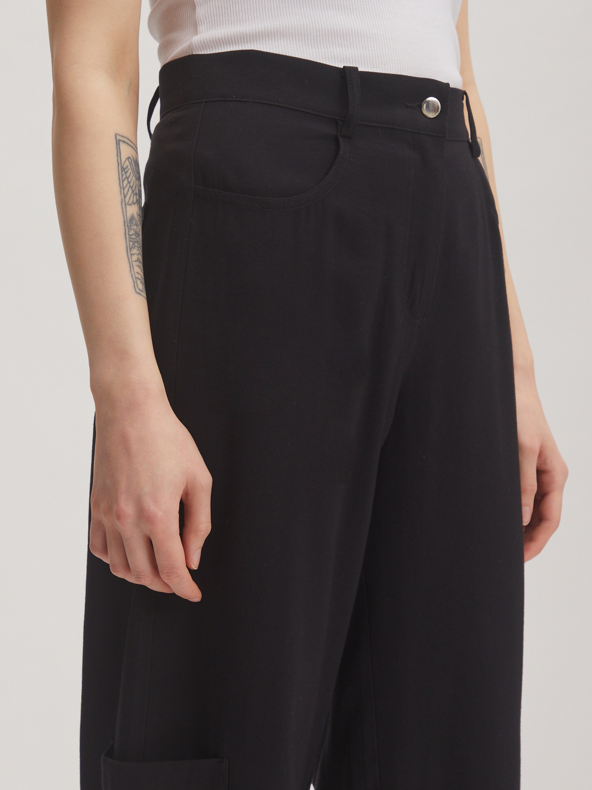 EDITED Produkter Bukser 'Regina' sort