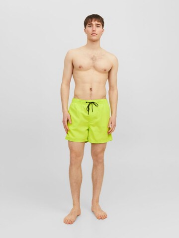 JACK & JONES Badeshorts 'JPSTFiji' in Grün