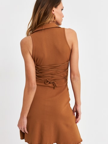 Cool & Sexy Klänning i brun