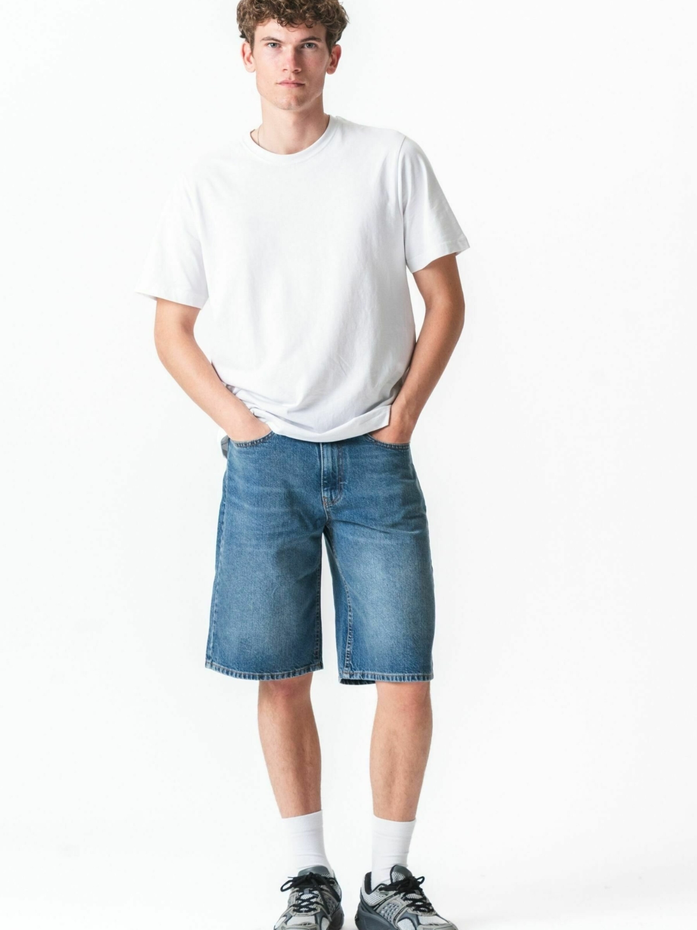 Regular Pantalon ' Denim shorts ' TEESHOPPEN en bleu
