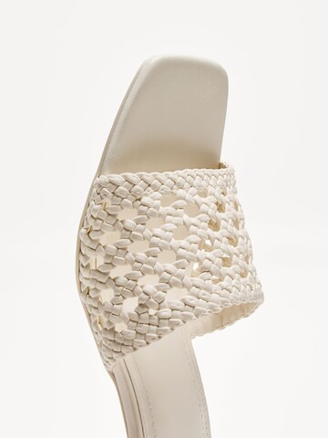 Bershka Mule 'KITTEN TRENZADA' in Beige