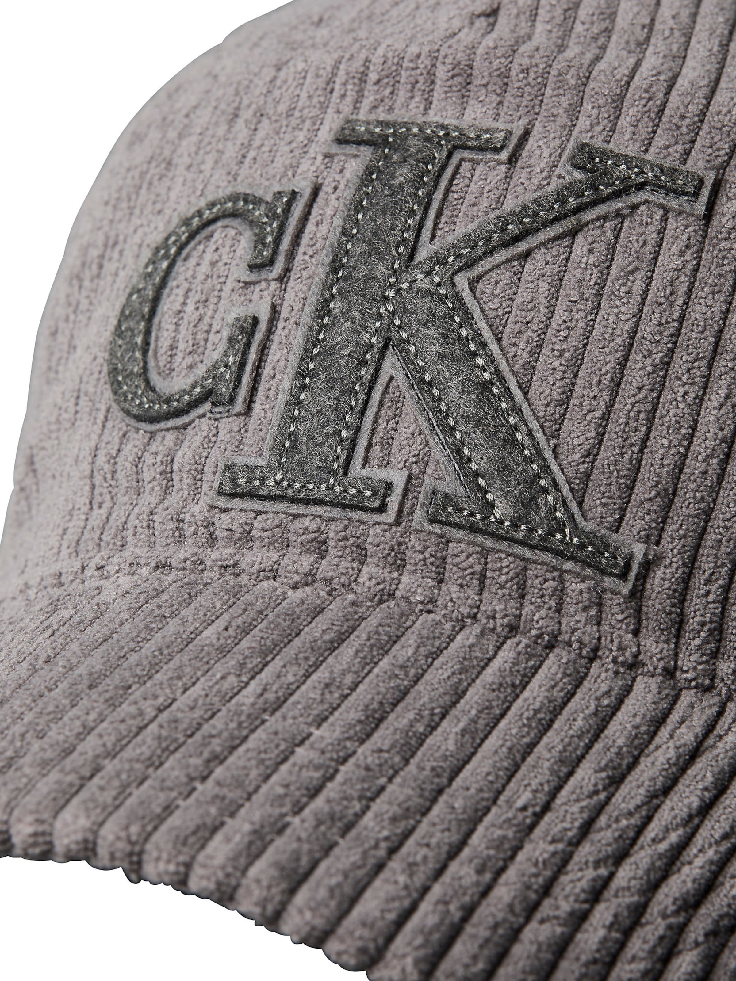 Calvin Klein Cap in Grau