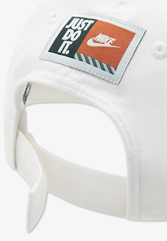 Chapeau 'CLUB' Nike Sportswear en blanc
