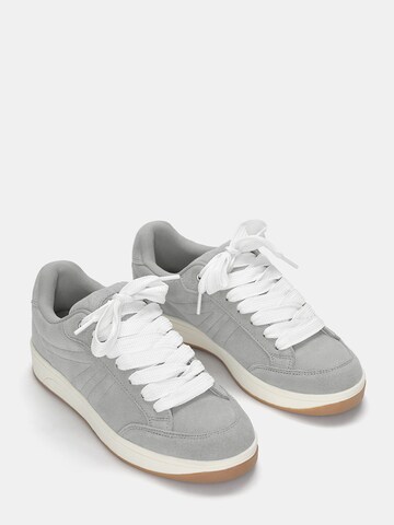 Sneaker bassa di Pull&Bear in grigio