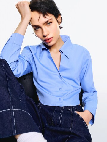 Chemisier Bershka en bleu : devant