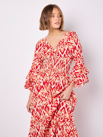 Robe ' ' Apricot en rouge