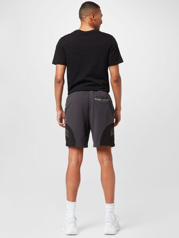 PUMA Loosefit Sportshorts in Schwarz