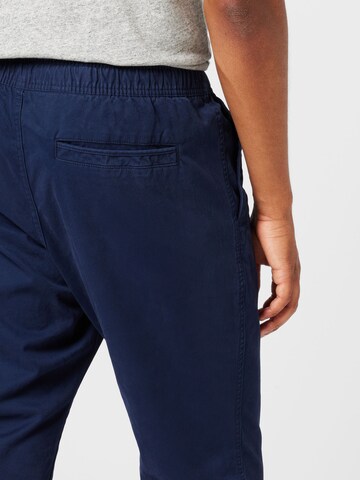 Tapered Pantaloni de la GAP pe albastru