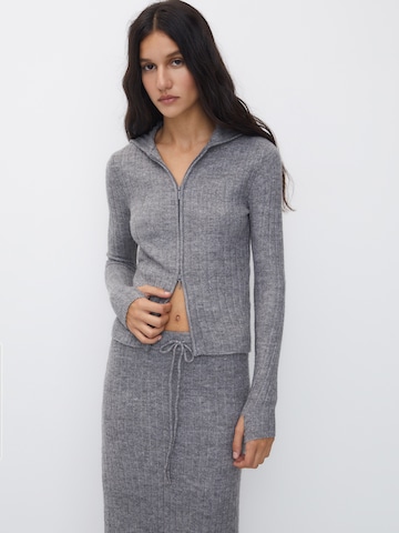 Pull&Bear Knit Cardigan in Grey: front