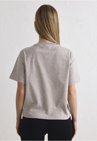 Maglietta 'Script' di Aim'n in marrone