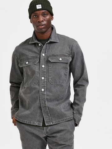 SELECTED HOMME Comfort fit Button Up Shirt in Grey: front