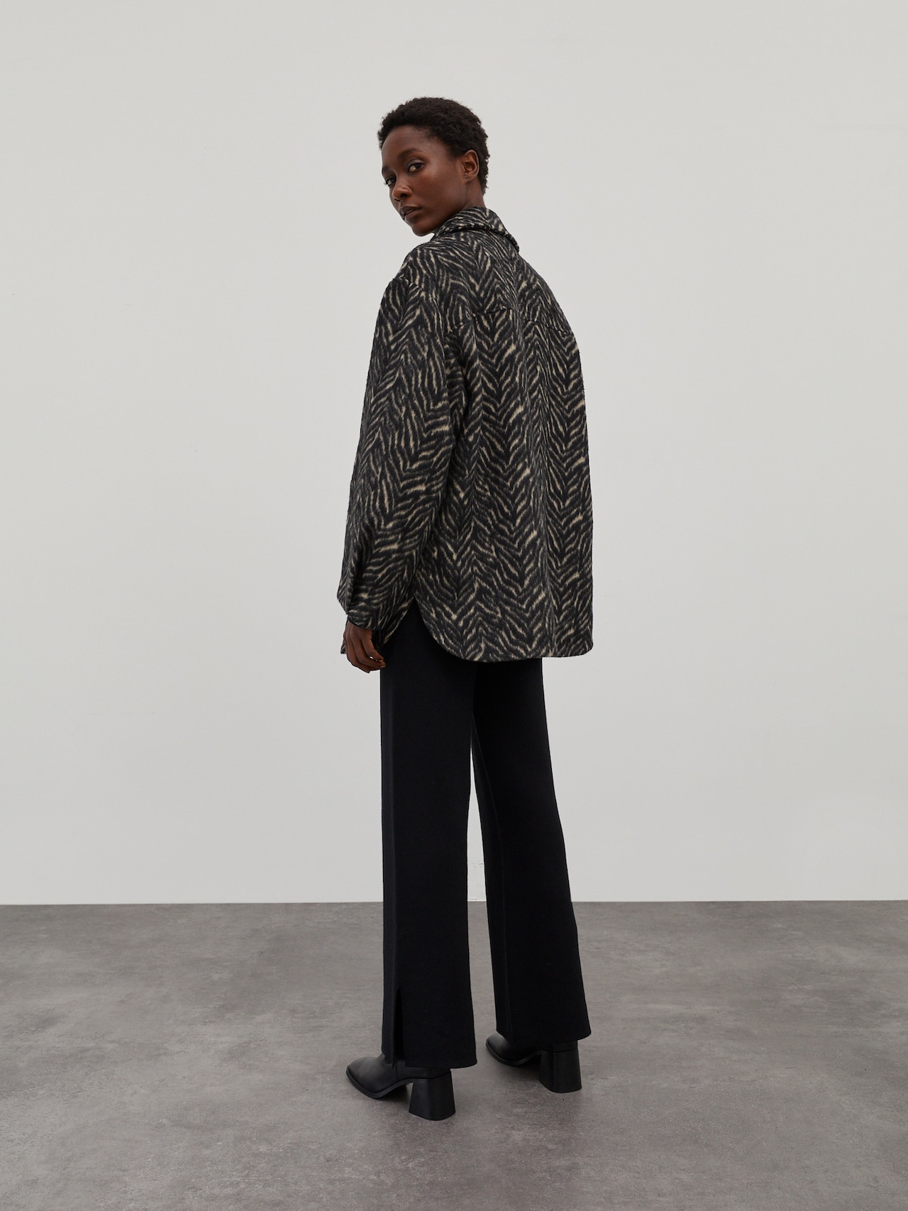 EDITED Produkte Jacke 'Amelia' schwarz