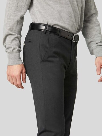 MEYER Belt in Black: front