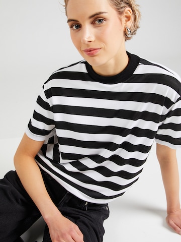 Trendyol T-shirt i svart