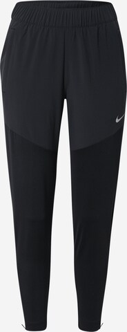 NIKE Tapered Sporthose in Schwarz: predná strana