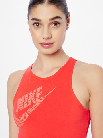 Top di Nike Sportswear in rosso