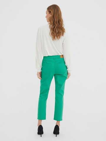 VERO MODA - Regular Calças de ganga 'Brenda' em verde