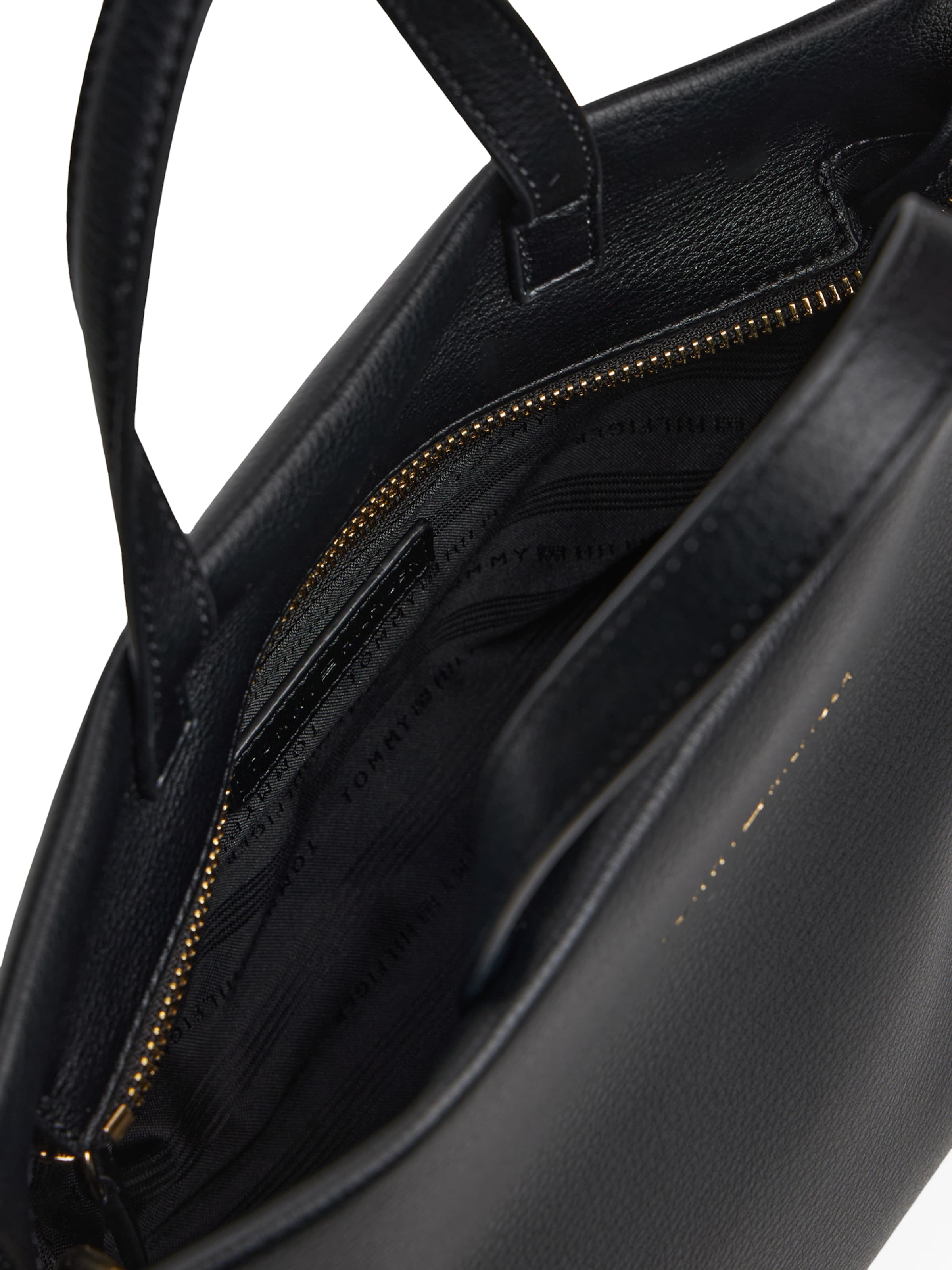 TOMMY HILFIGER Handbag in Black
