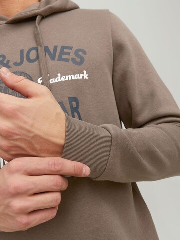 JACK & JONES Sweatshirt in Braun