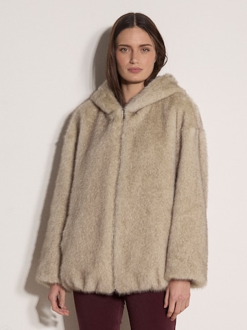 Apricot Soft  Fur Hooded Jacket ' ' in Beige: Vorderseite