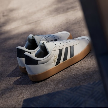 ADIDAS SPORTSWEAR - Sapatilhas baixas 'VL Court 3.0' em branco