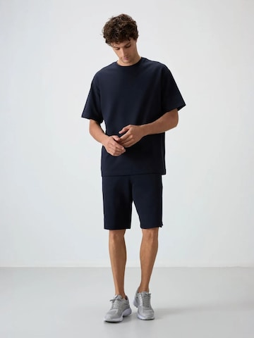 Pantalon Tommy Life en bleu : devant