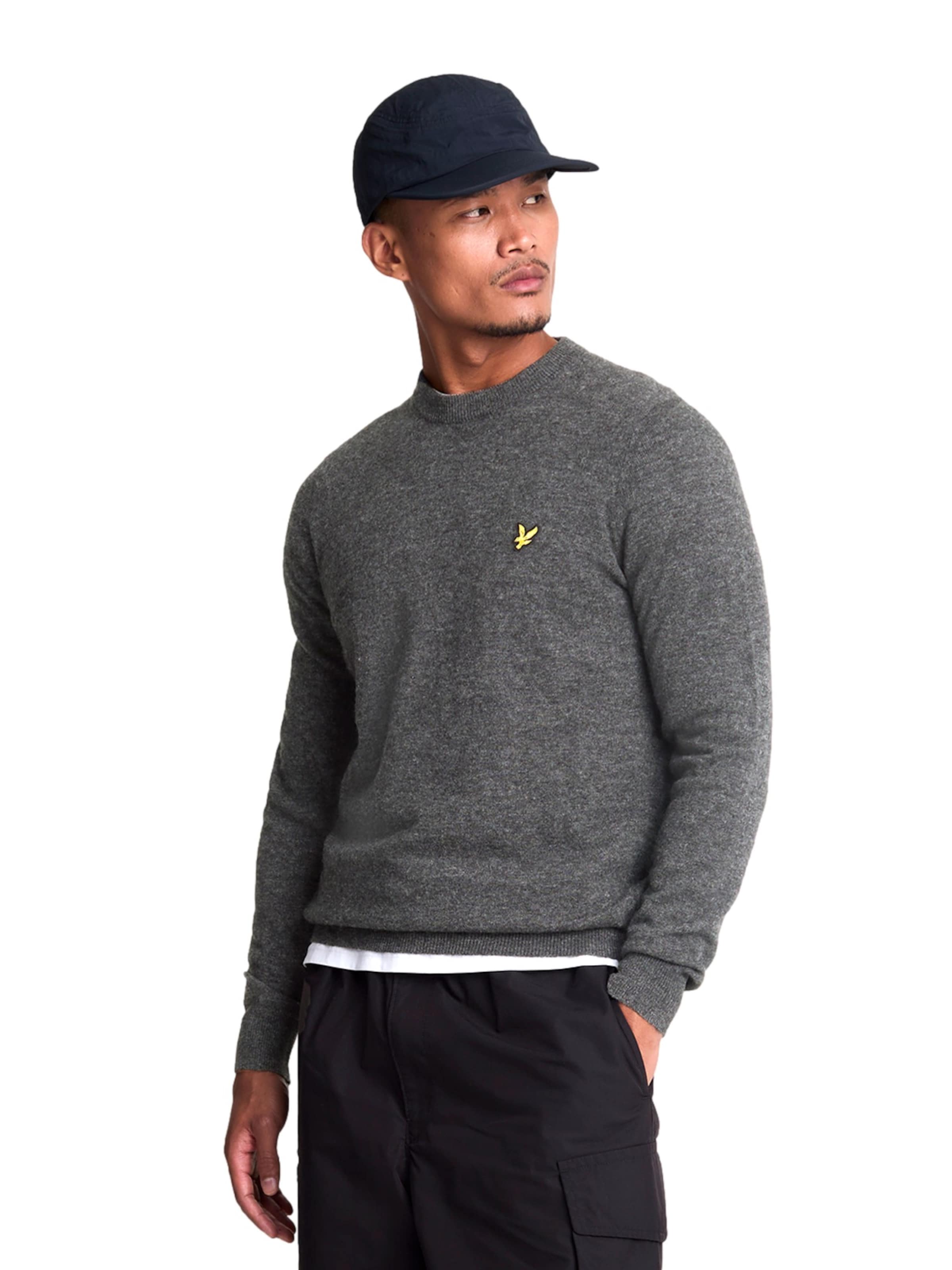 Lyle & Scott Sweater in Grey: front