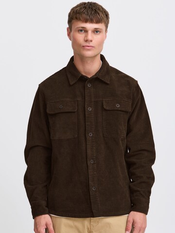 !Solid - Ajuste regular Camisa en marrón: frente