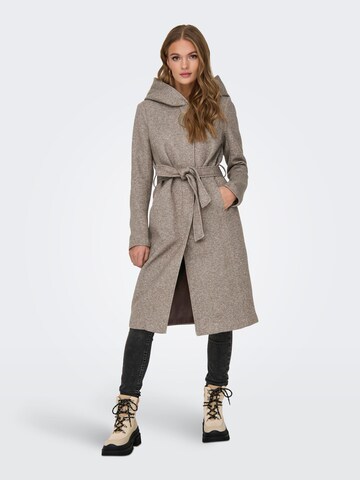 ONLY Between-Seasons Coat 'SEDONA' in Brown: front