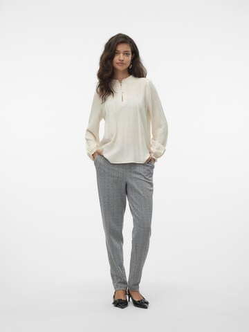 VERO MODA Regular Broek 'SILVA' in Grijs