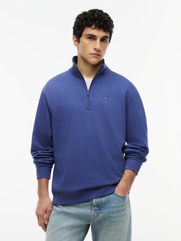 Bluză de molton de la Tommy Jeans pe albastru: față