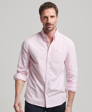 Coupe regular Chemise Superdry en rose : devant