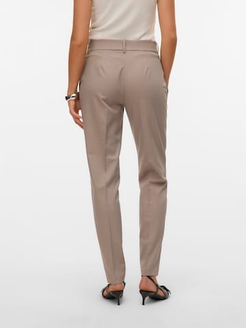 regular Pantaloni con piega frontale 'VMNILA' di VERO MODA in grigio