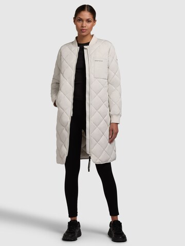 khujo Between-Seasons Coat in White: front