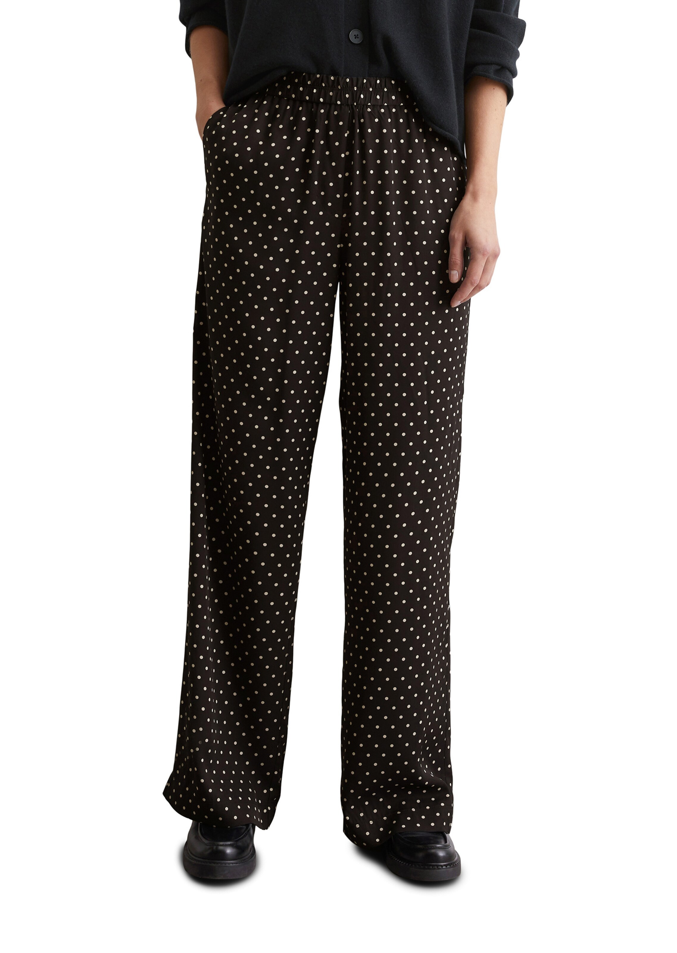 Marc O'Polo Loose fit Pants in Black: front