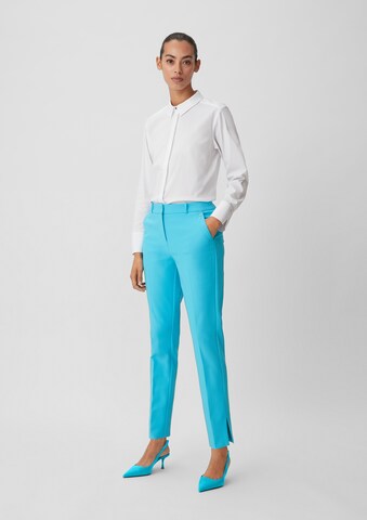 Coupe slim Pantalon à plis COMMA en bleu