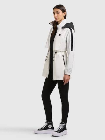 Cappotto funzionale 'Izza' di khujo in bianco