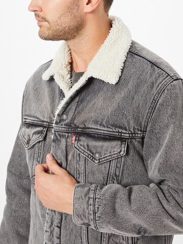 LEVI'S ® Средняя посадка Демисезонная куртка 'Vintage Fit Sherpa Trucker' в Серый