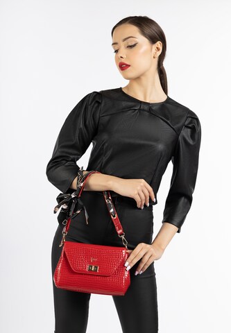 faina Shoulder Bag 'Tylin' in Red: front