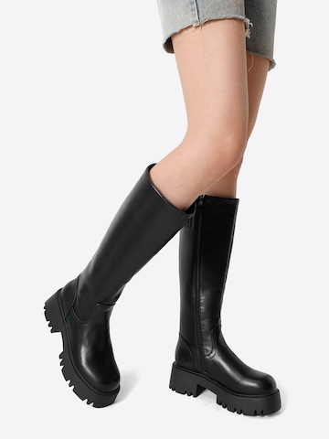 Dream Pairs Boot in Black