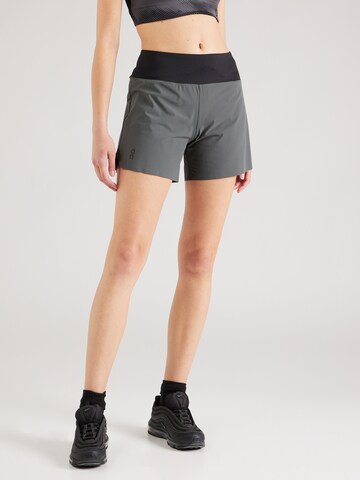 On Regular Sportshorts in Grau: predná strana