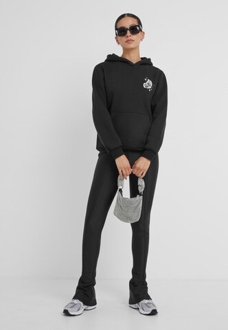 Miss Tee Sweatshirt 'Wildest Dreams' i svart
