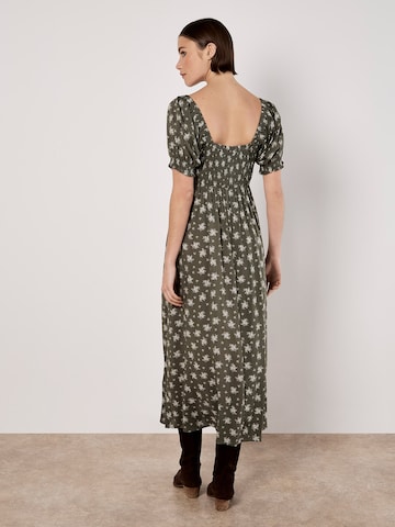 Robe Apricot en vert