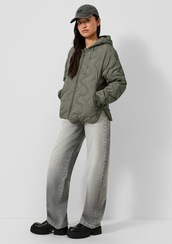 QS Between-season jacket in Green: side