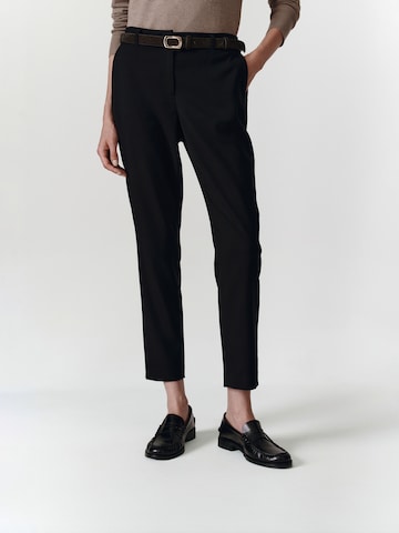 TATUUM - regular Pantalón en negro: frente