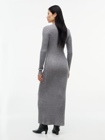 TOMMY HILFIGER Strickkleid in Grau