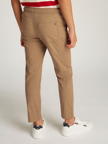 regular Pantaloni di TOMMY HILFIGER in marrone
