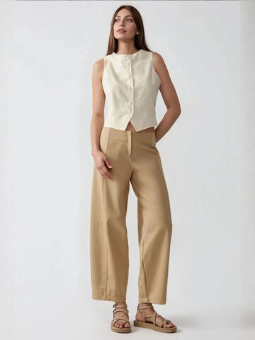 Wide leg Pantaloni con piega frontale di Hiccup in beige